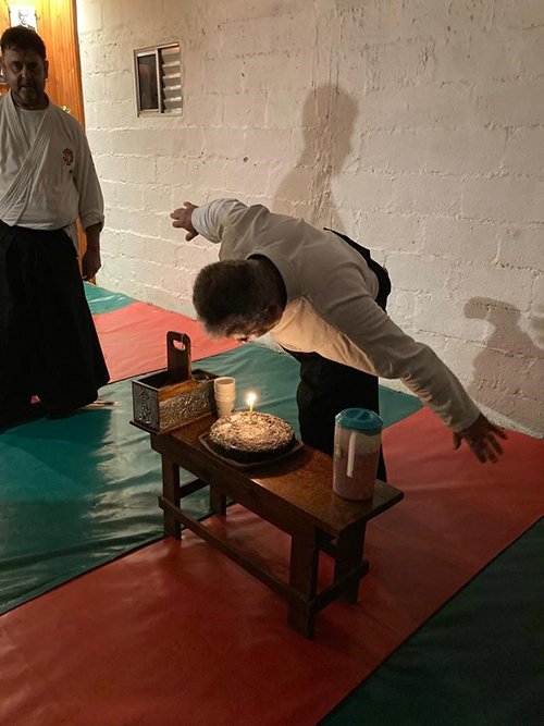Celebrando el cumpleaños de Enrique Silvera Sensei